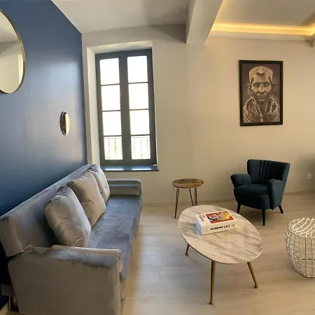 La Terrasse De La Tour Pinte. *