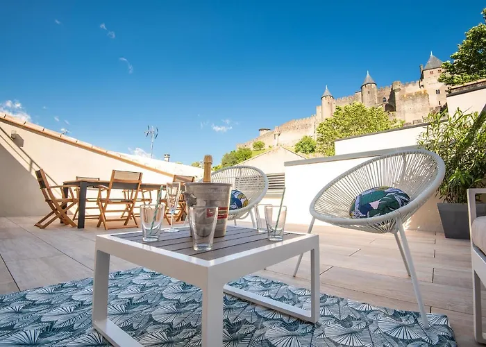 La Terrasse De La Tour Pinte. *