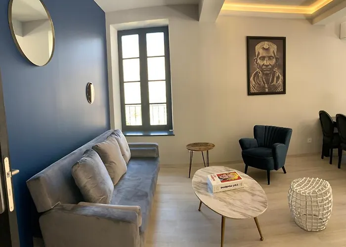 La Terrasse De La Tour Pinte. *